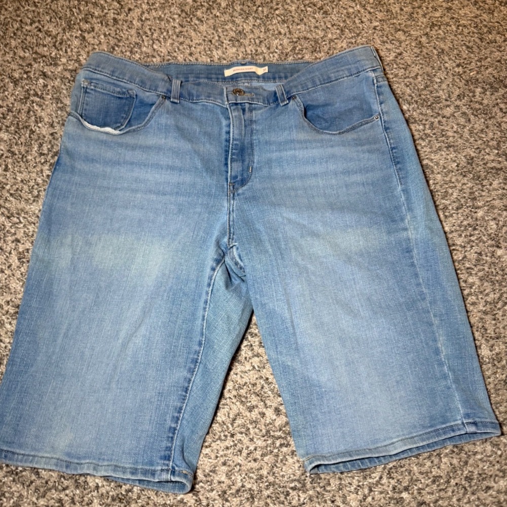 Levis Womens Bermuda Shorts Light Wash Denim Blue Jean Mid Rise Size 31